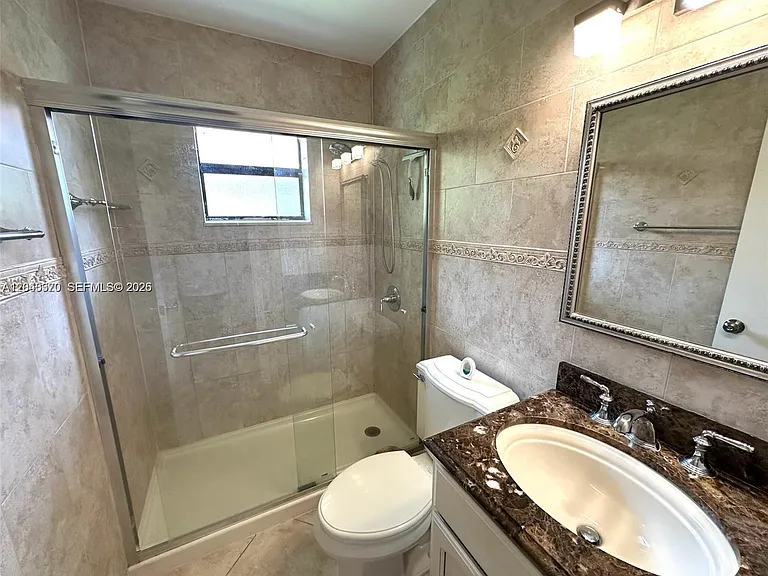 2514 SW 138th Ave — Photo 6