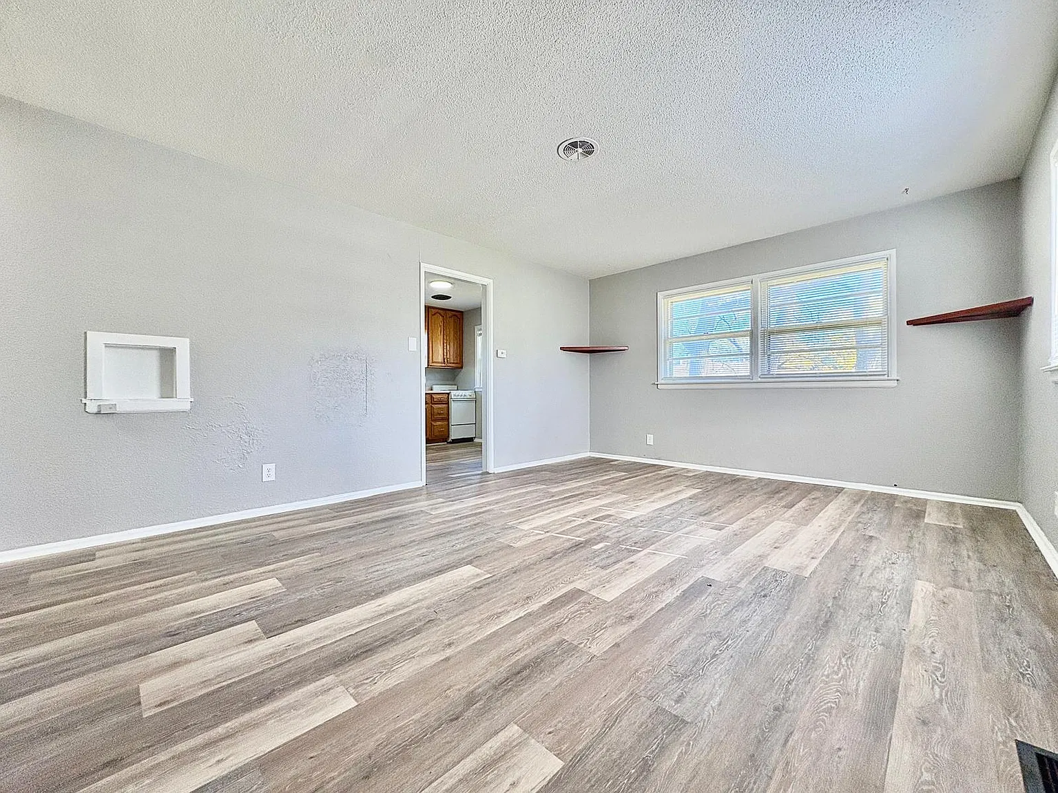 2 bed, 800 sqft, $1,050 — Photo 3