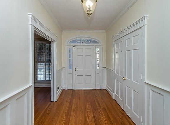 5th image of 3058 Hillsdale Dr