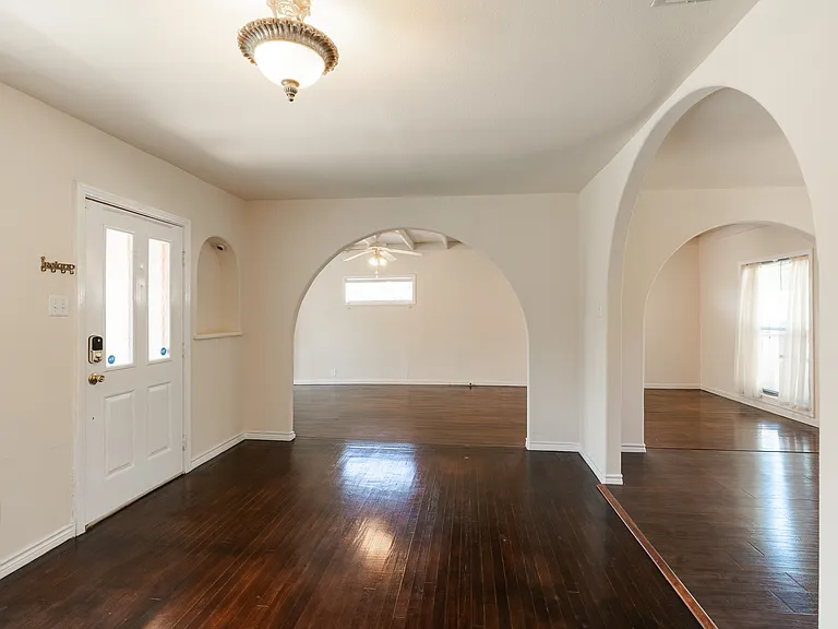 219 Colton Dr — Photo 5