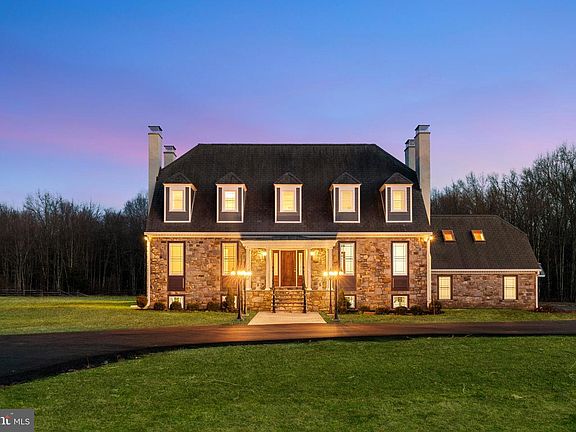 3rd image of 327 Geigel Hill Rd