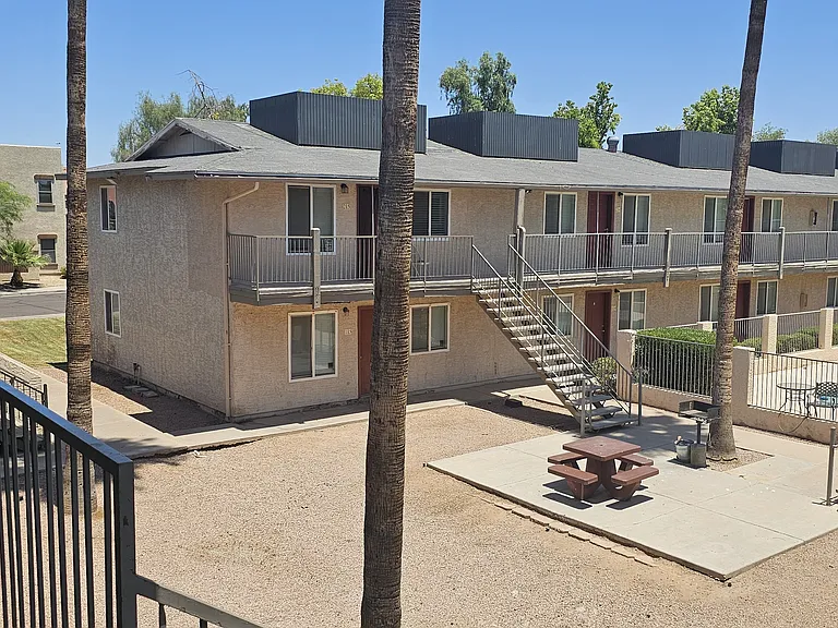 Hayden Terrace — Photo 19