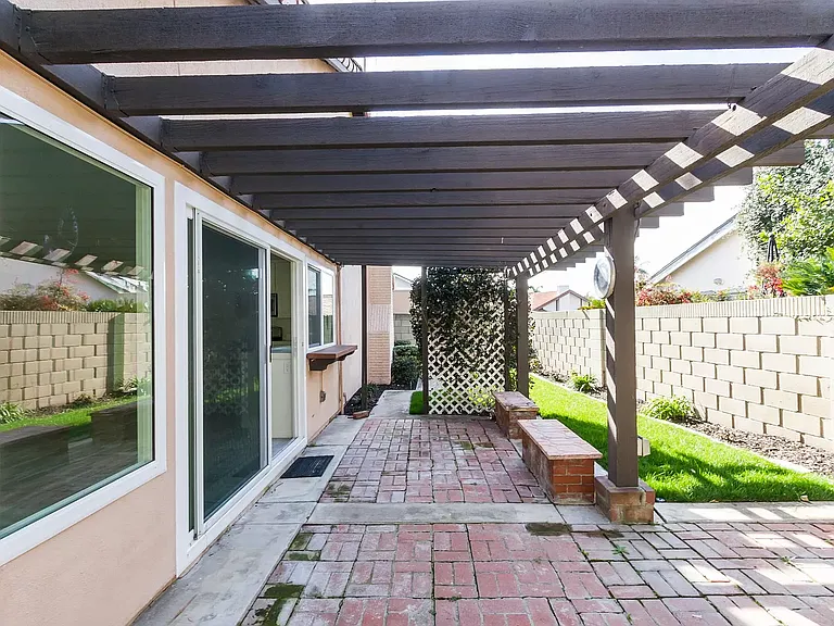 966 Goldenrod Dr — Photo 17