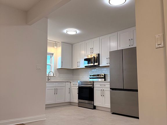 3rd image of 680 Beau Ct #1