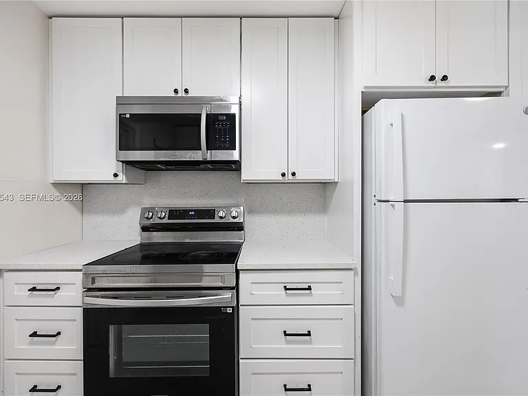 5141 Hollywood Blvd #209 — Photo 3