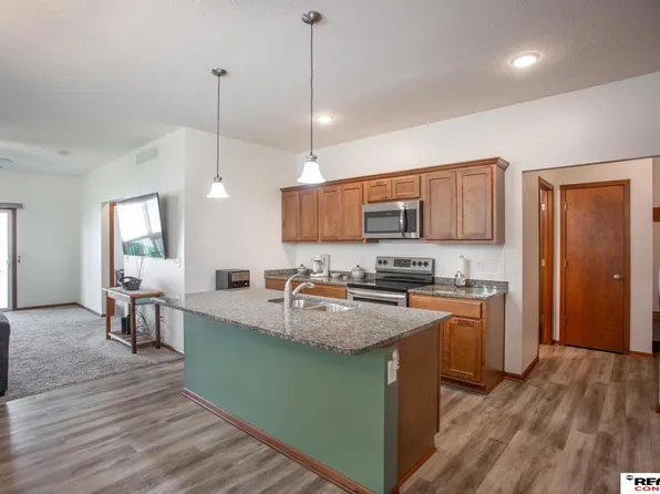 2868 Wagon Dr, Lincoln, NE 68507