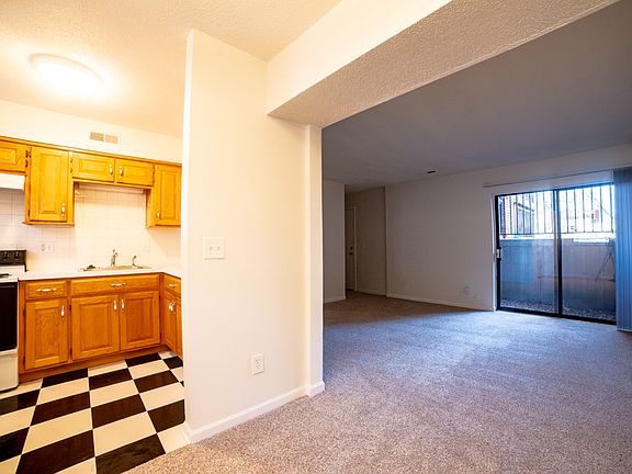 2nd image of 4012 Oak St #7