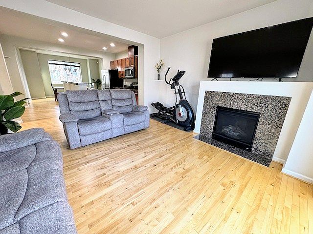 Living Room with High-End Gas Fireplace