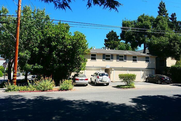 1st image of 302A Kipling St