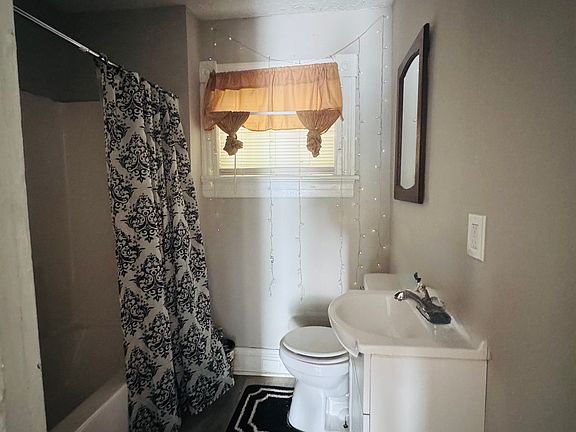 4th image of 408 Floyd St