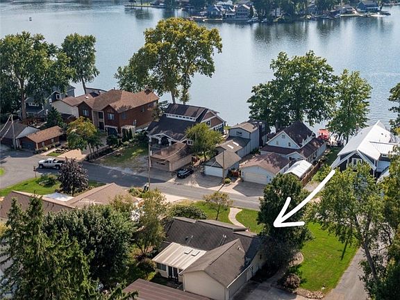 2nd image of 3295 Waterside Dr