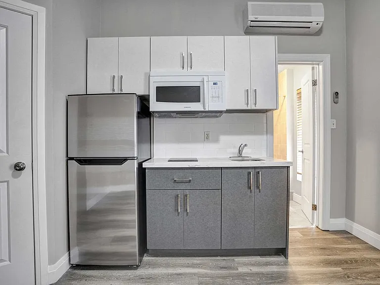 66 King St W #201 — Photo 7