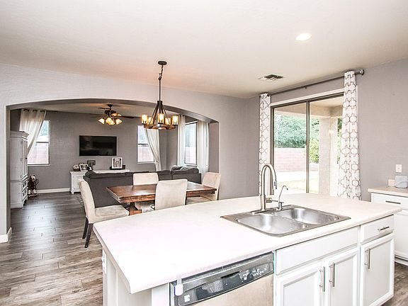 5th image of 1411 E Mia Ln