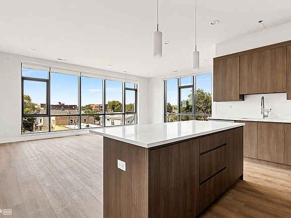 4th image of 3207 N Lawndale Ave #201