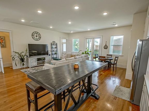 4th image of 4634 Touro St