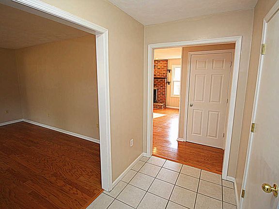 3rd image of 2703 Forest Oak Dr NE