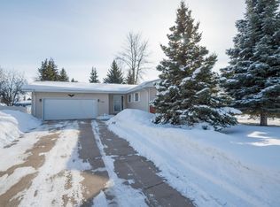515 20th St NW, East Grand Forks, MN 56721