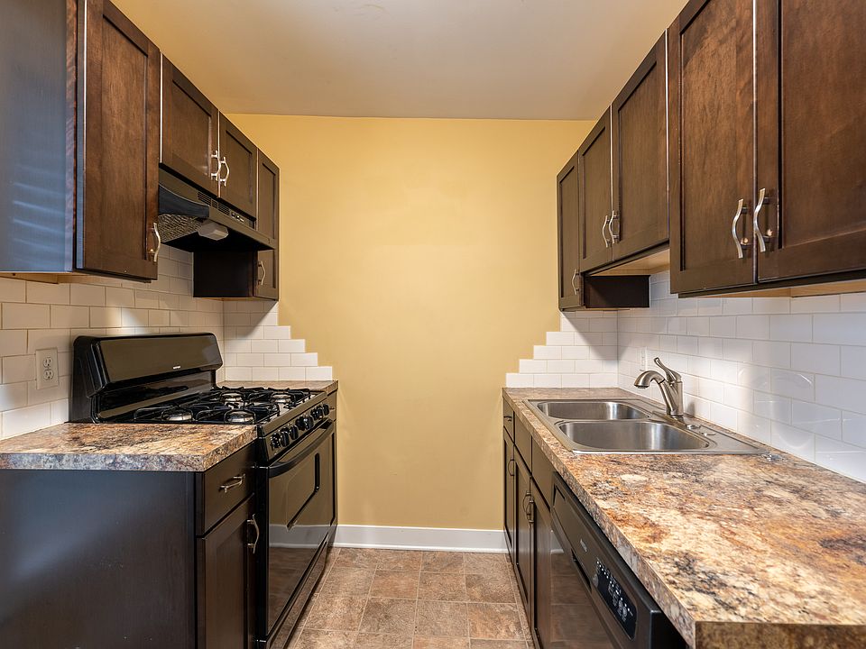 1st image of 465 Crescent St NE #467