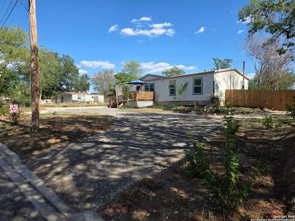 625 Avenue D, Poteet, TX 78065