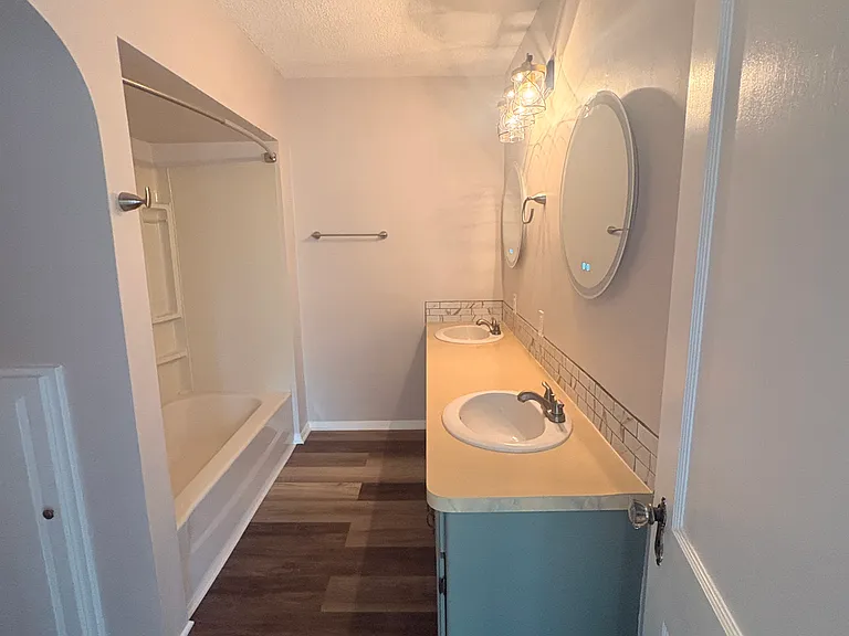 309 W Liberty St — Photo 7