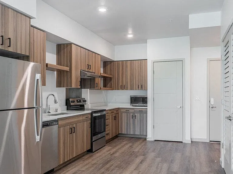 Unit 305 (2BR 2BA) Similar Units: 04s, 10s, 17s, 105, 205, 112, 213, 313, 413,214, 314, 414, 115, 223, 323, 423 *Unit features vary. Inquire with our leasing office to schedule a tour