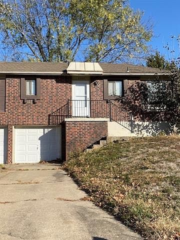 1st image of 2300 NW Yorkshire Dr