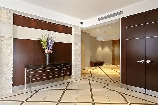 Sold by Compass | media 7