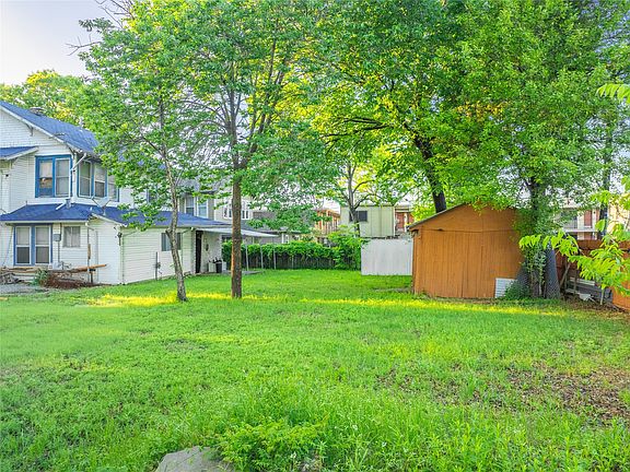 3rd image of 820 Elsbeth St