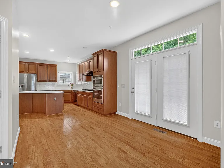 15806 Copper Beech Dr — Photo 23