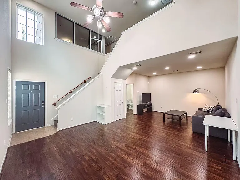 3923 Calgary Cir — Photo 3