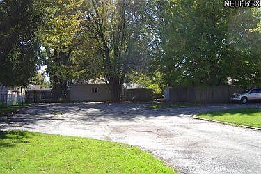 4th image of 833 E Broad St