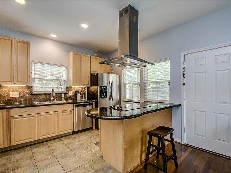 1310 Asbury St — Photo 5