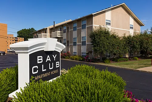 Bay Club Apartments Photo 1