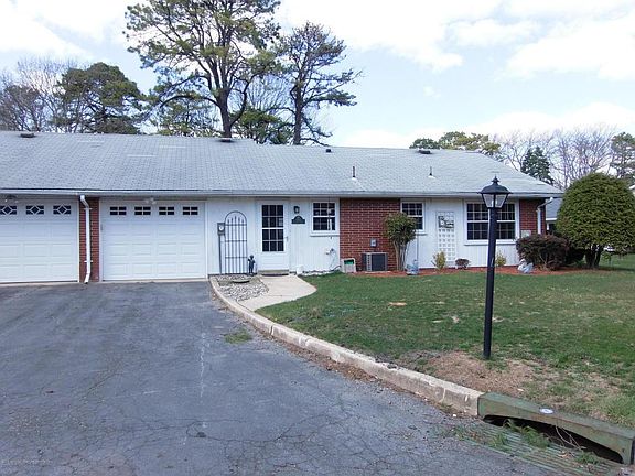 3rd image of 416A Chatham Ct