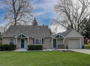 900 Webster Ave, Brookfield, WI 53005