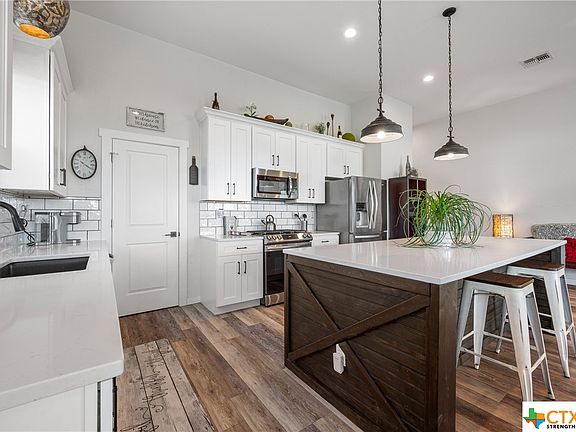 3rd image of 716 Maple Ln