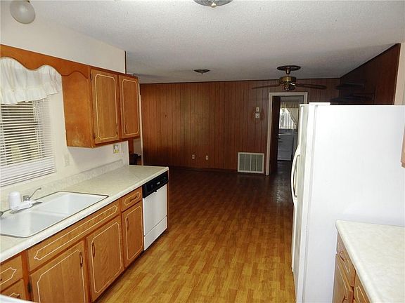 5th image of 906 22nd Ave