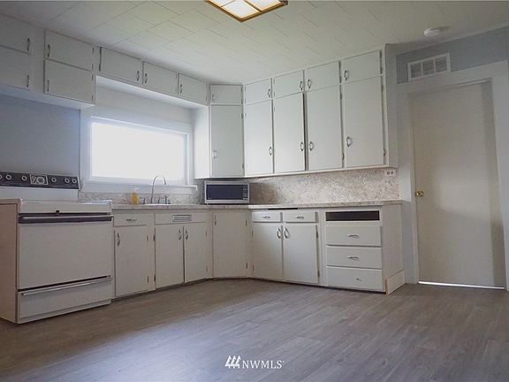 5th image of 311 2nd Ave NE