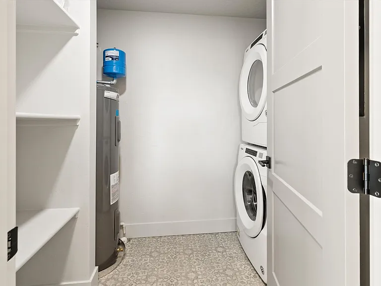 174 S Kestrel Pl — Photo 11