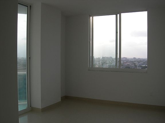 5th image of 725 NE 22nd St APT 17A