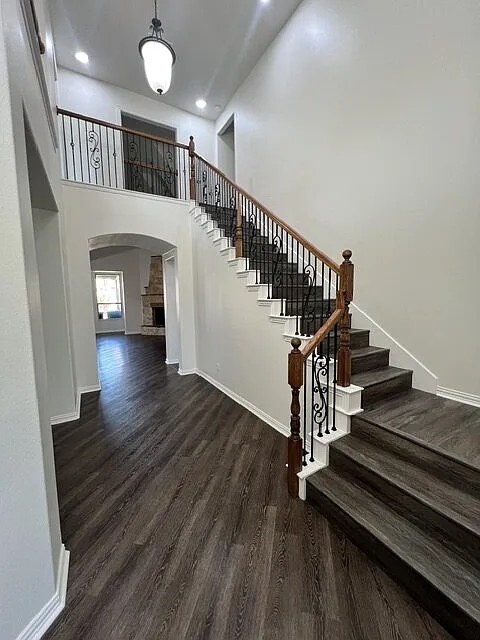 5 bed, 4.0 bath, 4000 sqft, $3,675 — Photo 3