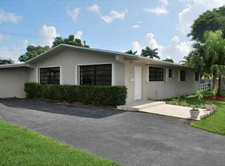 7525 SW 139th St, Palmetto Bay, FL 33158