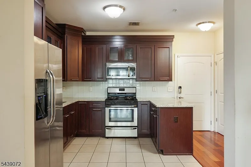 2 bed, 2.0 bath, $2,600 — Photo 3