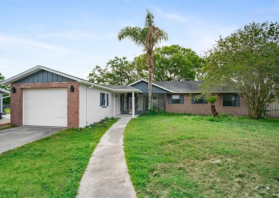 28046 Lois Dr