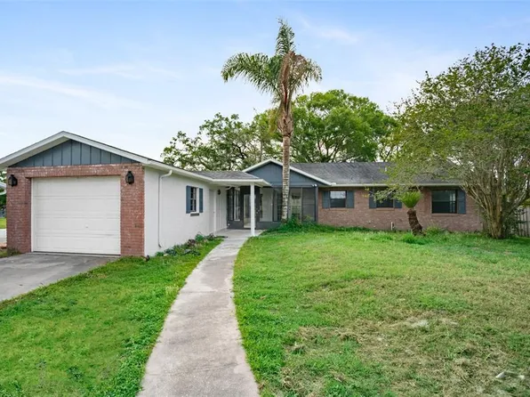 28046 Lois Dr, Tavares, FL 32778