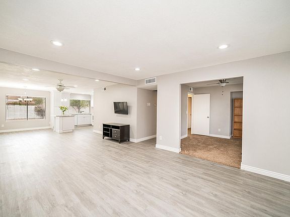 4th image of 4101 E Windrose Dr