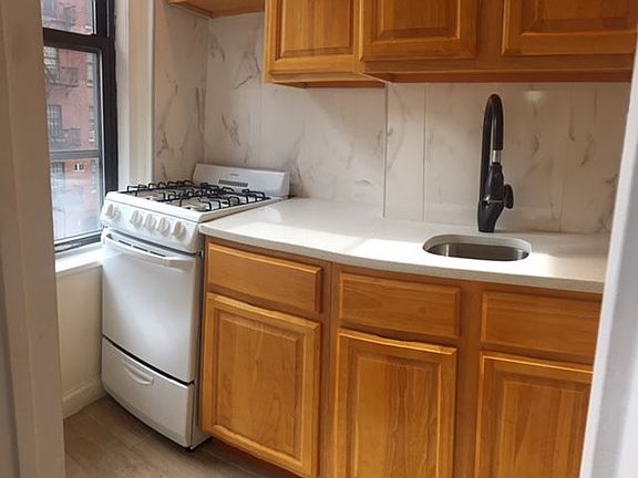3rd image of 211 E 35th St APT 6E