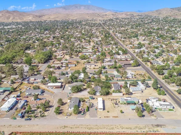 5673 Klondike Dr, Sun Valley, NV 89433