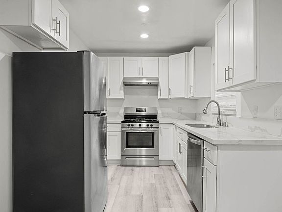 2nd image of 1527 Yale St APT 2