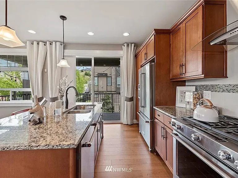 1314 Brooklyn Walk NE — Photo 5